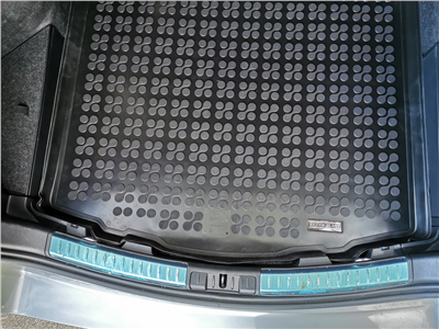 Gumová vana do kufru Toyota Auris 2012-2019 (combi)