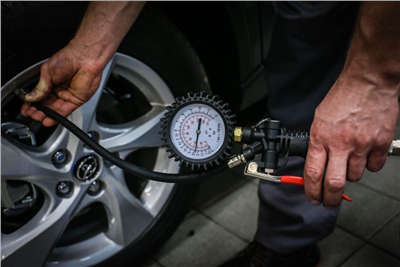 Pistole pro nahuštění kol s manometrem 1/4