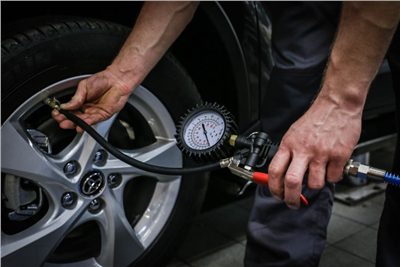 Pistole pro nahuštění kol s manometrem 1/4