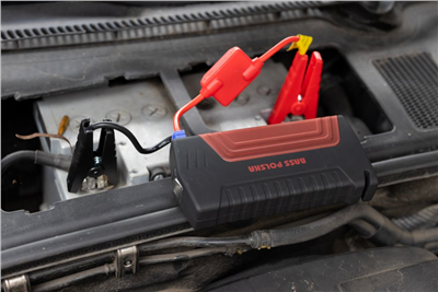 Powerbanka 15000mAh, 400-900A s funkcí startu a světlem BASS