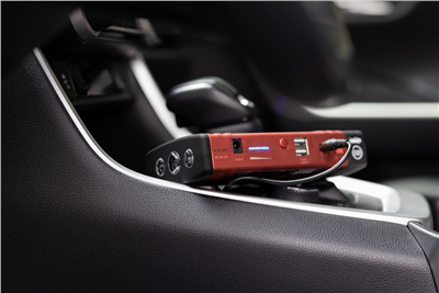 Powerbanka 15000mAh, 400-900A s funkcí startu a světlem BASS