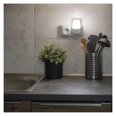 LED noční světlo P3318 s pohybovým čidlem do zásuvky