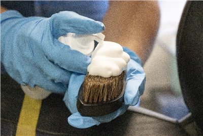 Kartáč na čištění kůže a alcantary Colourlock Koch 4